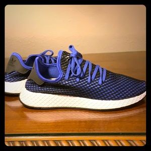 Adidas Deerupt running shoes